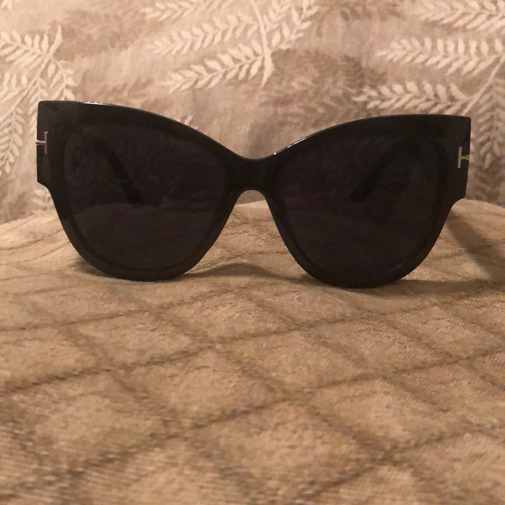 Sunnies 🔆 - Picture 5 of 6